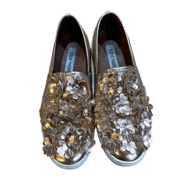 Steve Madden Rose Gold Metallic Flower Sneakers Size 7.5 flats slip on shoes - Picture 9 of 10
